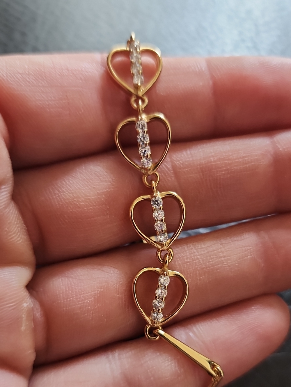 VTG Gold-Tone Crystal Heart Link Bracelet - Elegant Women’s Jewelry